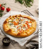 Rustic crust crostata on dark linen textile tablecloth. Vertical. Стоковое фото, фотограф Natalia Gdovskaia / Фотобанк Лори