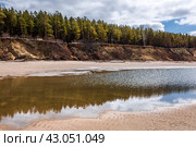 Обмелевшее побережье Обского водохранилища после сброса воды. Бердск. Новосибирская область. Западная Сибирь. Апрель. Стоковое фото, фотограф Евгений Мухортов / Фотобанк Лори