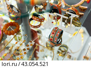 Various adornments on showcase in bijouterie shop. Стоковое фото, фотограф Яков Филимонов / Фотобанк Лори