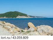 View of the beach and the mountain Hedgehog in Arkhipo-Osipovka. Стоковое фото, фотограф Сергей Н / Фотобанк Лори