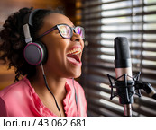Joyful Singer Recording in Studio. Стоковое AI-изображение, AI-художник Кирилл Черезов / Фотобанк Лори