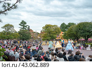 Дневной парад. Диснейленд. Токио. Япония. Февраль 2024. Редакционное фото, фотограф Владимир Макеев / Фотобанк Лори
