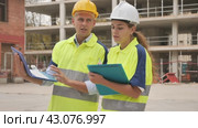 Portrait of two active positive civil engineers on the construction site. Стоковое видео, видеограф Яков Филимонов / Фотобанк Лори