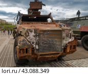 Трофейный бронетранспортер Bushmaster (австралия). Выставка трофейного вооружения и военной техники, захваченной российскими военными в ходе спецоперации. Парк Победы на Поклонной горе, Москва (2024 год). Редакционное фото, фотограф Pukhov K / Фотобанк Лори