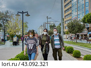 Turkish Citizens are obliged to wear masks without exception in public areas, avenues, streets. (2021 год). Редакционное фото, фотограф Владимир Григорьев / Фотобанк Лори