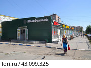 Город Нижний Тагил. Торговый центр "Молодежный". Улица Ильича 23А (2016 год). Редакционное фото, фотограф Александр Тараканов / Фотобанк Лори