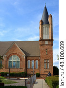 Jarvis Memorial United Methodist Church, 510 S Washington St, Greenville. North Carolina on summer day (2022 год). Редакционное фото, фотограф Валерия Попова / Фотобанк Лори