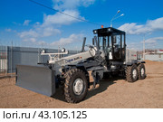 Грейдер Terex на фоне голубого неба. Редакционное фото, фотограф Дорощенко Элла / Фотобанк Лори