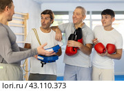 Group of men are talking after successful and tedious boxing workout. Стоковое фото, фотограф Яков Филимонов / Фотобанк Лори