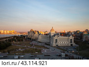 Казань. Дворец земледельцев на закате (2013 год). Редакционное фото, фотограф Литвяк Игорь / Фотобанк Лори