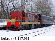 Тепловоз ЧМЭ3т-6263 с вагоном-путеизмерителем, станция Сестрорецк (2018 год). Редакционное фото, фотограф Алексей Иванов / Фотобанк Лори