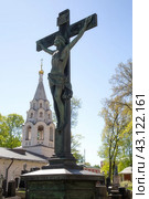 Moscow, Russia, May 3, 2024, Donskoy Monastery and Donskoye Cemetery in Moscow. Редакционное фото, фотограф Александр Поташев / Фотобанк Лори