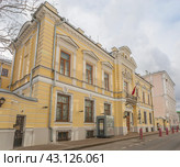 Городская усадьба Г.А.Каратаевой - И.В.Морозова в Леонтьевском  переулке в Москве (2024 год). Редакционное фото, фотограф Владимир Чинин / Фотобанк Лори