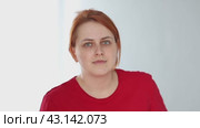 Portrait of serious Caucasian young woman with dyed red hair. Стоковое видео, видеограф Владимир Григорьев / Фотобанк Лори