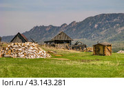 The old village of Aleksandrovka on the Yuryuzan River, Katav-Ivanovo district, Chelyabinsk region, eco-village. Стоковое фото, фотограф Акиньшин Владимир / Фотобанк Лори