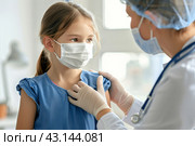 Doctor examining a little girl. Child Receiving Check up with pediatrician. Assessment for healthcare analysis in clinic, consulting. Healthy young patient at medical checkup. Modern sunny exam room. Стоковое AI-изображение, AI-художник Марина Демидюк / Фотобанк Лори