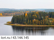 Карелия. Осенние Ладожские шхеры. Якимварский залив, Сорола (2020 год). Редакционное фото, фотограф Сергей Крамарев / Фотобанк Лори