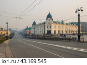 Город Омск, Омская область, Сибирь, Россия. Вид на улицу Ленина в историческом центре Омска. Широкая улица и красивая классическая архитектура. Редакционное фото, фотограф Андрей Степанов / Фотобанк Лори