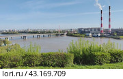 Город Кемерово. Вид на Кузнецкий мост и Кемеровскую ГРЭС (2024 год). Стоковое видео, видеограф Цибаев Алексей / Фотобанк Лори