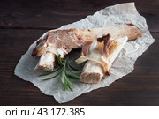 Beef bone and vegetable ingredients for cooking broth. Healthy food with collagen and amino acids. Copy space. Стоковое фото, фотограф Глущенко Елена / Фотобанк Лори
