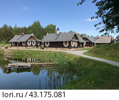 NANOSY, BELARUS 18 MAY 2024 Guest houses. Ethno-cultural tourist complex "Nanosy Rest" Редакционное фото, фотограф Vadzim Yakubovich / Фотобанк Лори