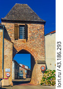 Eastern gate of Romenay, Bourgogne-Franche-Comte, France. Стоковое фото, фотограф Яков Филимонов / Фотобанк Лори