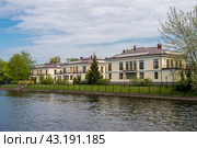 Beautiful buildings for wealthy residents of St. Petersburg on Krestovsky Island (2024 год). Стоковое фото, фотограф Анна Никонорова / Фотобанк Лори