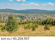 Вид с горы Шихан на поселок Висим. Свердловская область, Россия. (2016 год). Стоковое фото, фотограф Александр Тараканов / Фотобанк Лори