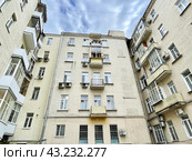 Москва, Лялин переулок, дом 8 строение 1. Доходный дом, архитектор О. Г. Пиотрович, 1910 год постройки. Вид со двора. Стоковое фото, фотограф Овчинникова Ирина / Фотобанк Лори