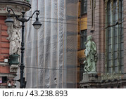 Невский проспект. Ремонт фасадов. (2024 год). Редакционное фото, агентство "SPb vedomosti" / Фотобанк Лори