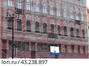 Реставрация фасадов зданий на Невском проспекте (2024 год). Редакционное фото, агентство "SPb vedomosti" / Фотобанк Лори