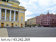 Город Санкт-Петербург. Вид на Пушкинский (Александрийский) театр и доходный дом архитектора Н. П. Басина (2023 год). Стоковое фото, фотограф Александр Тараканов / Фотобанк Лори