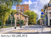 Улица Пречистенка, Гагаринский переулок, Особняк писателя С.Д. Мстиславского, Москва (2023 год). Стоковое фото, фотограф Baturina Yuliya / Фотобанк Лори