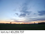 Spring sunset over the field. Стоковое фото, фотограф Andrew_Swarga / Фотобанк Лори