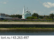 Балахна, вид на Спасскую церковь с борта теплохода (2022 год). Редакционное фото, фотограф Дмитрий Казаков / Фотобанк Лори