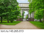 Орловские ворота Екатерининского парка. Царское Село. Россия (2024 год). Редакционное фото, фотограф Александр Романов / Фотобанк Лори