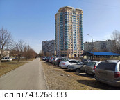 Восемнадцатиэтажный одноподъездный монолитный жилой дом, построен в 2008 году. Камчатская улица, 4, корпус 2. Район Гольяново. Москва (2024 год). Редакционное фото, фотограф lana1501 / Фотобанк Лори