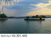 Парк Ихэюань (Summer Palace), Пекин, Китай (2024 год). Стоковое фото, фотограф Римма Тельнова / Фотобанк Лори