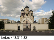 Храм Иконы Божией Матери Утоли мои печали в Марьино, Москва. Солнечный летний вечер. (2021 год). Стоковое фото, фотограф Александр Кузнецов / Фотобанк Лори
