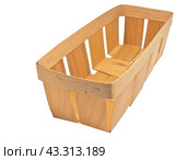 Коробочка из бересты на белом фоне. Birch bark box on a white background. Стоковое фото, фотограф Татьяна Д / Фотобанк Лори