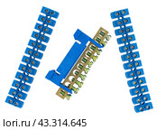Электрическая шина для подсоединения шины заземления. Grounding electric bar block terminal. Стоковое фото, фотограф Татьяна Д / Фотобанк Лори