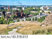 Панорама города с Лисьей горы. Музей-завод имени Куйбышева. Город Нижний Тагил. Свердловская область (2016 год). Стоковое фото, фотограф Александр Тараканов / Фотобанк Лори