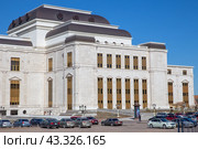 State opera and ballet theater in the capital Astana. Republic of Kazakhstan (2023 год). Редакционное фото, фотограф Евгений Ткачёв / Фотобанк Лори