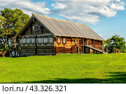 The house of the rich peasant Sergeyev in the museum of the Kizhi reserve (2023 год). Редакционное фото, фотограф Владимир Ушаров / Фотобанк Лори