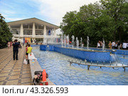 Махачкала, здание Аварского театра (2021 год). Редакционное фото, фотограф Римма Тельнова / Фотобанк Лори