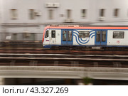 Московское метро идет по Преображенскому метромосту. Россия. Москва. 10.06.24 (2024 год). Редакционное фото, фотограф Ярославский Максим / Фотобанк Лори