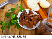 Chopped pickled mushrooms (Lactarius deliciosus) on board. Стоковое фото, фотограф Яков Филимонов / Фотобанк Лори