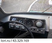 На водительском месте троллейбуса ЗиУ-5 (2018 год). Редакционное фото, фотограф Владислав Самошкин / Фотобанк Лори