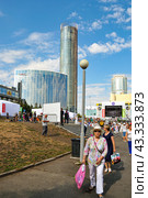 Город Екатеринбург. Башня "Исеть" и гостиница "Hyatt Regency Ekaterinburg" (2016 год). Редакционное фото, фотограф Александр Тараканов / Фотобанк Лори