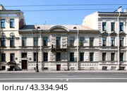 Доходный дом купца Блинова, где в 1841-1844 гг жил и умер баснописец Иван Андреевич Крылов. Дом 1-я линия Васильевского острова, 8. Санкт-Петербург (2024 год). Редакционное фото, фотограф Сергей Афанасьев / Фотобанк Лори
